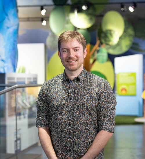 Dr. Bastian Steinmüller ist Ansprechpartner für Schulpatnerschaften in der KLIMA ARENA.