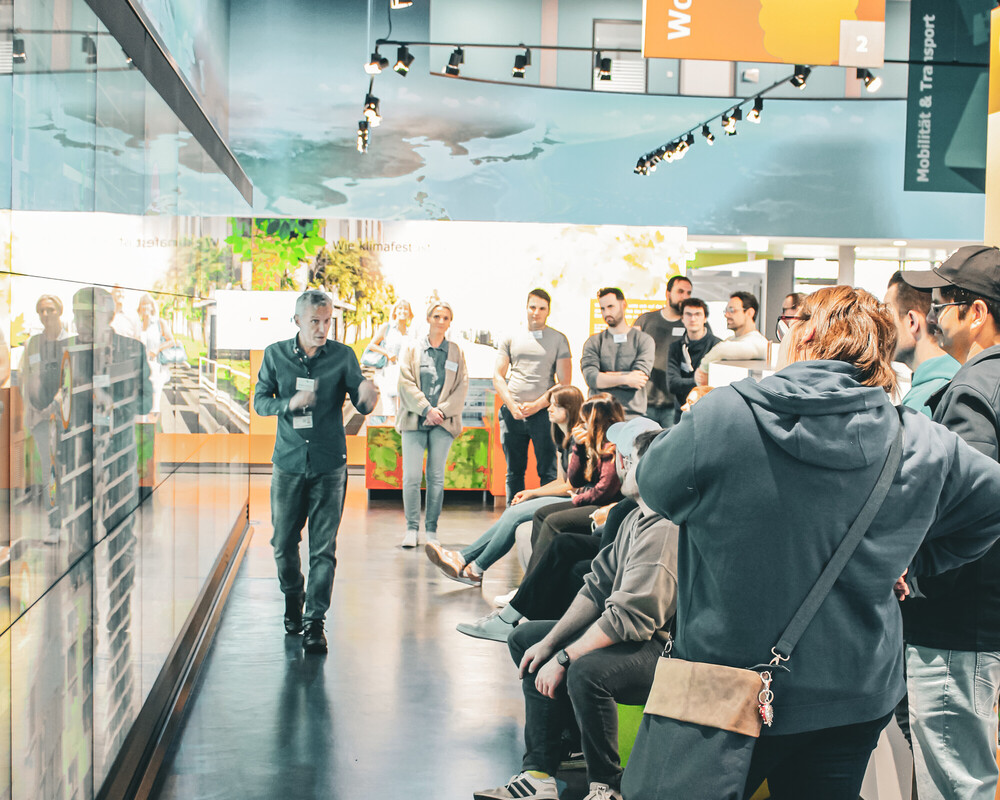 Gruppenführung an der Living Wall